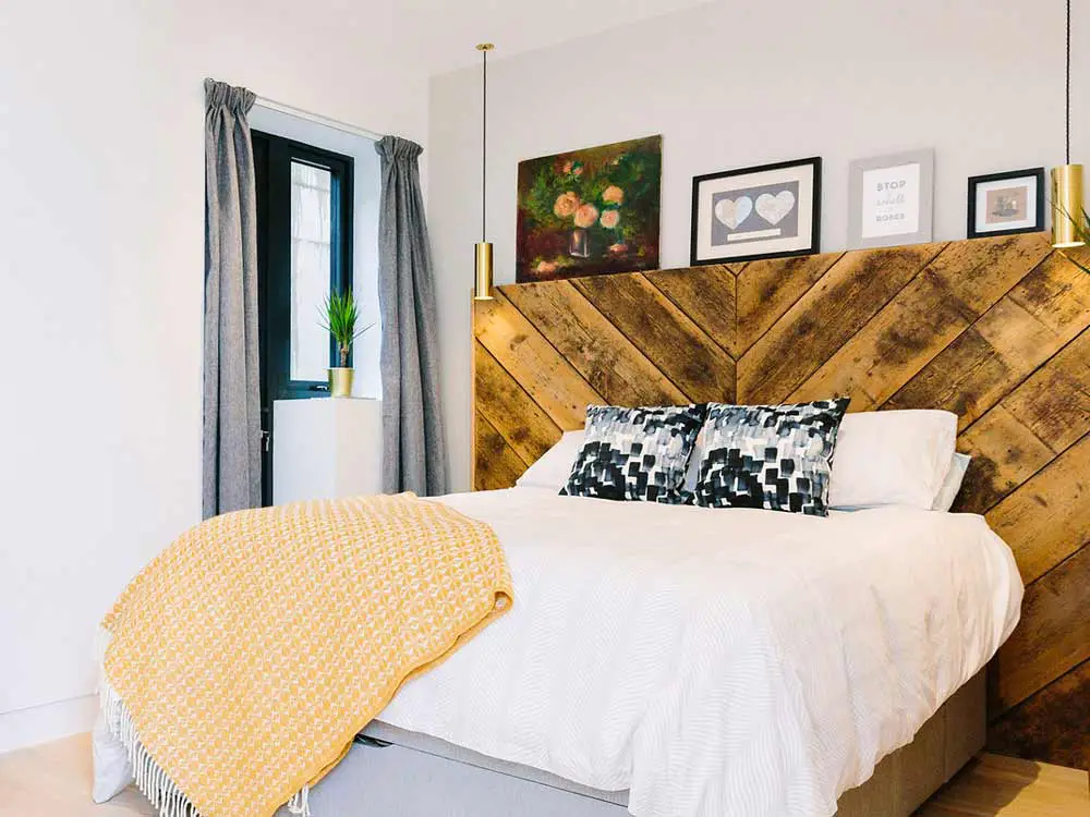 statement-wooden-headboard