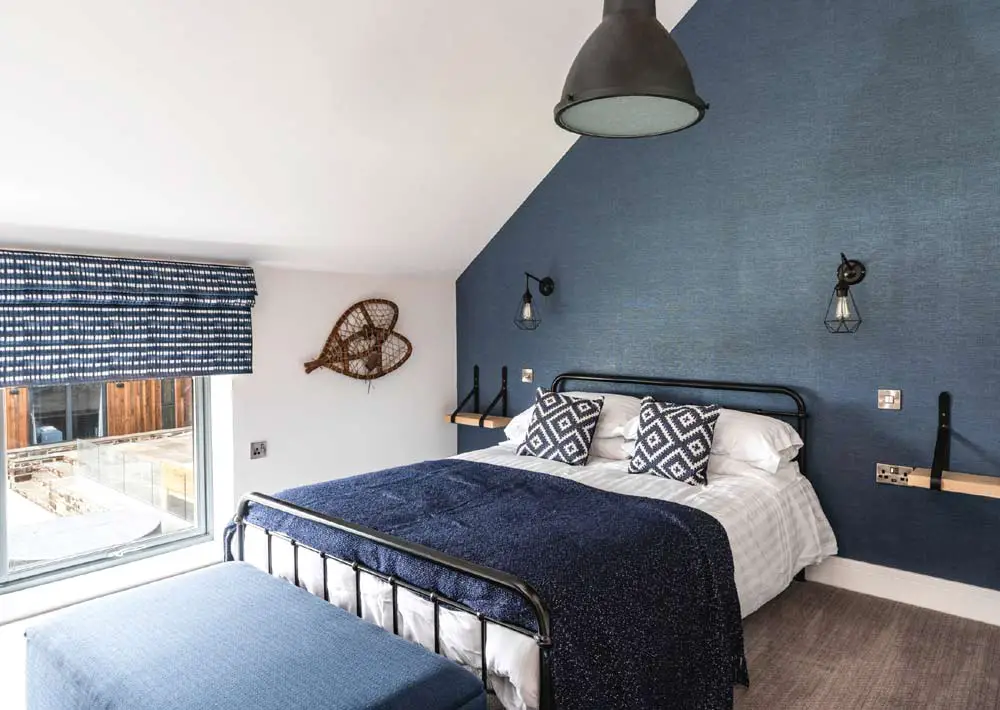 stylish-white-and-blue-bedroom