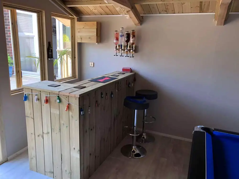 summer-house-miniture-bar-space