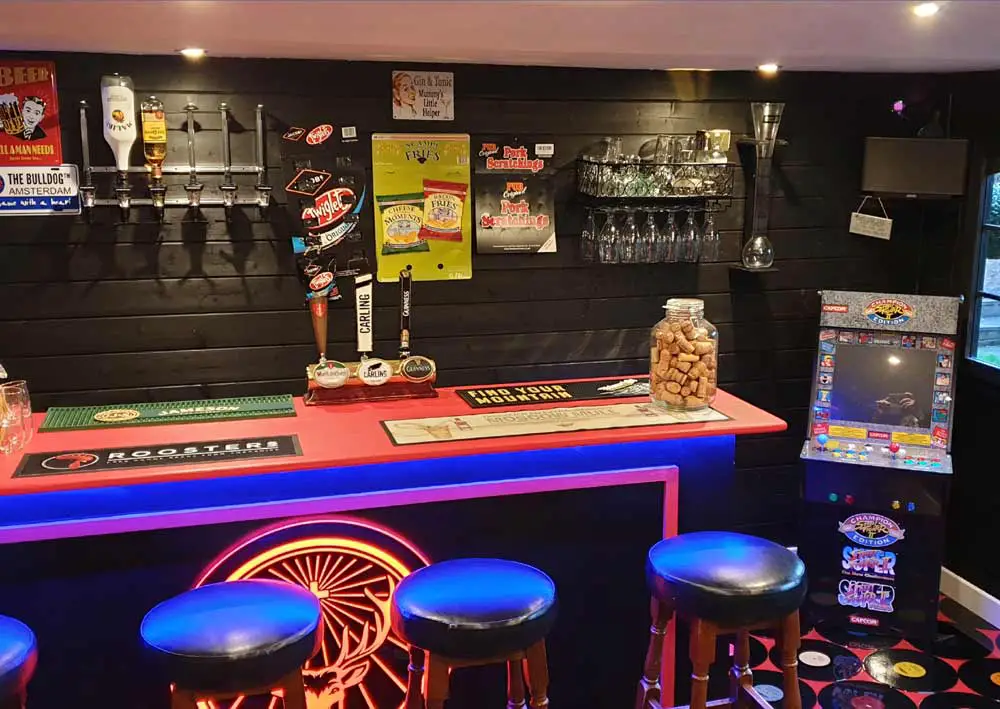 summer-house-retro-arcade-bar