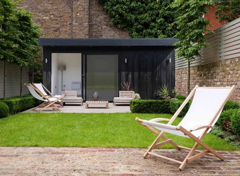 summer-house-with-outdoor-seating