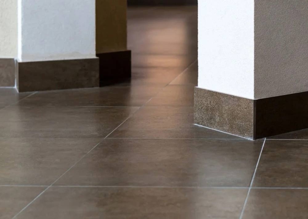 tiles-instead-of-skirting-board