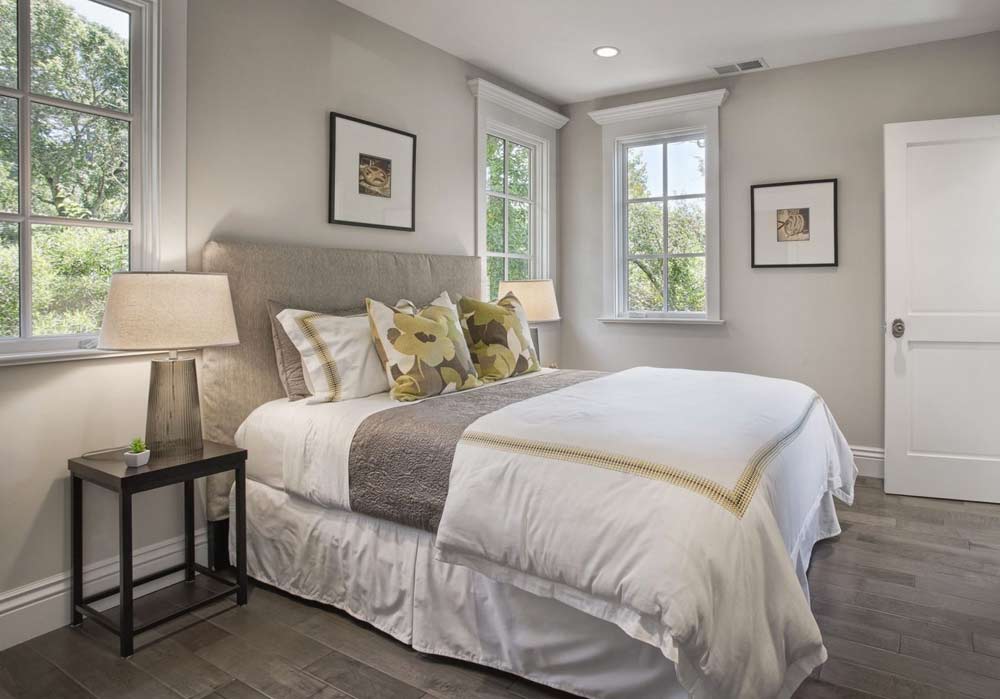 traditional-grey-and-white-bedroom