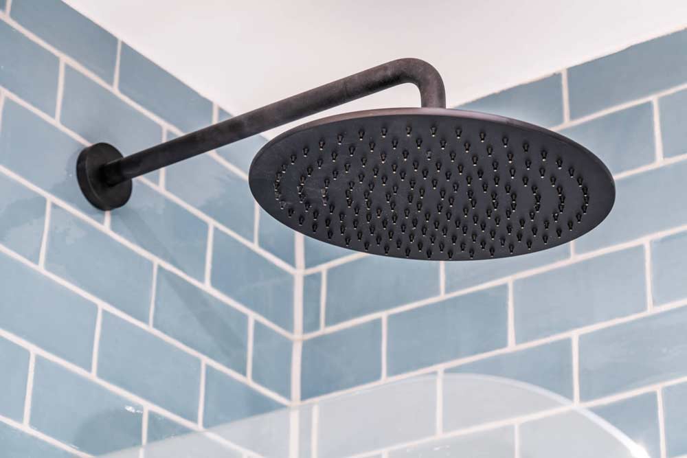 trendy-black-shower-head