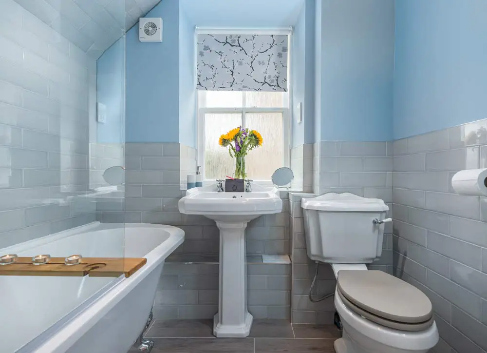 two-tone-blue-and-grey-bathroom