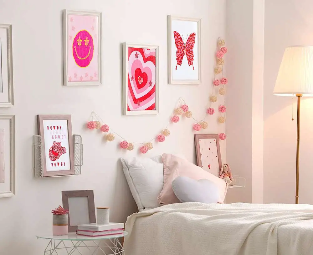 wall-prints-for-pink-preppy-bedroom