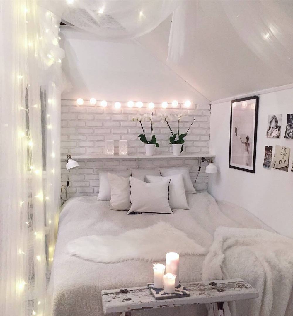 White-bedroom-decoration-with-lights