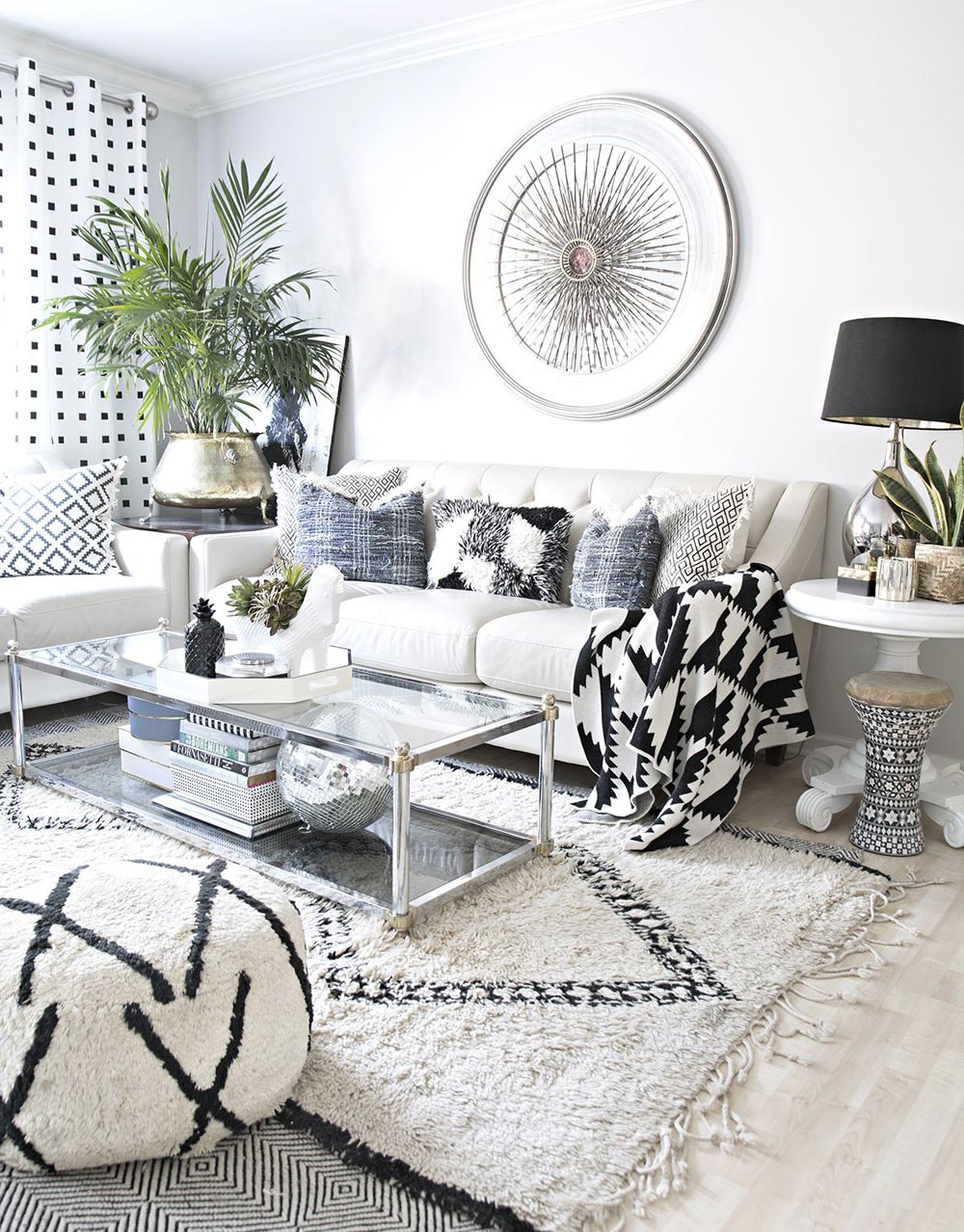 black and white theme living room