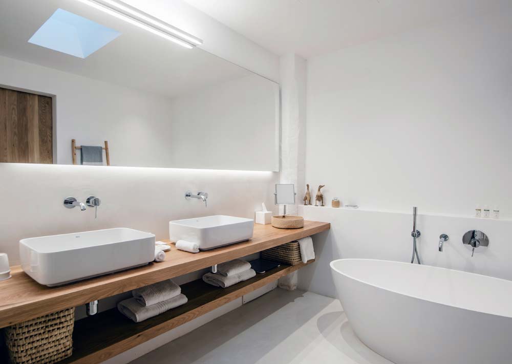 white scandi bathroom