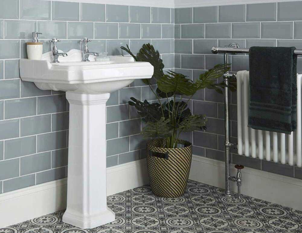 white-victorian-ceramic-pedestal-sink